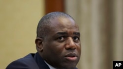 Ngoại trưởng Anh David Lammy ngày 4/12/2024 nói: “Tôi nghĩ Donald Trump đã đúng khi nói rằng 2% là con số được đưa ra trong thời kỳ ít thách thức hơn và tất cả các đồng minh nên hướng tới mục tiêu vượt xa 2% đó”. 