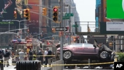 Chiếc xe gây án tại quảng trường Times Square, New York , ngày 18/5/17. 